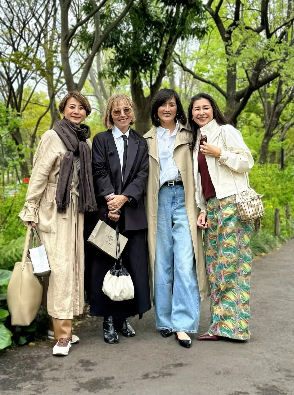 ランチメンバー4人での記念写真