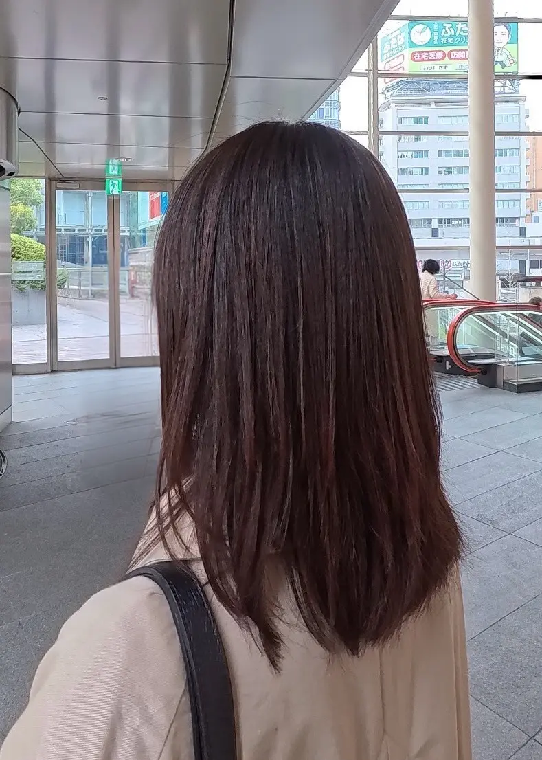 ストレートヘア　ミディアム　レイヤーカット　美容室　美容院