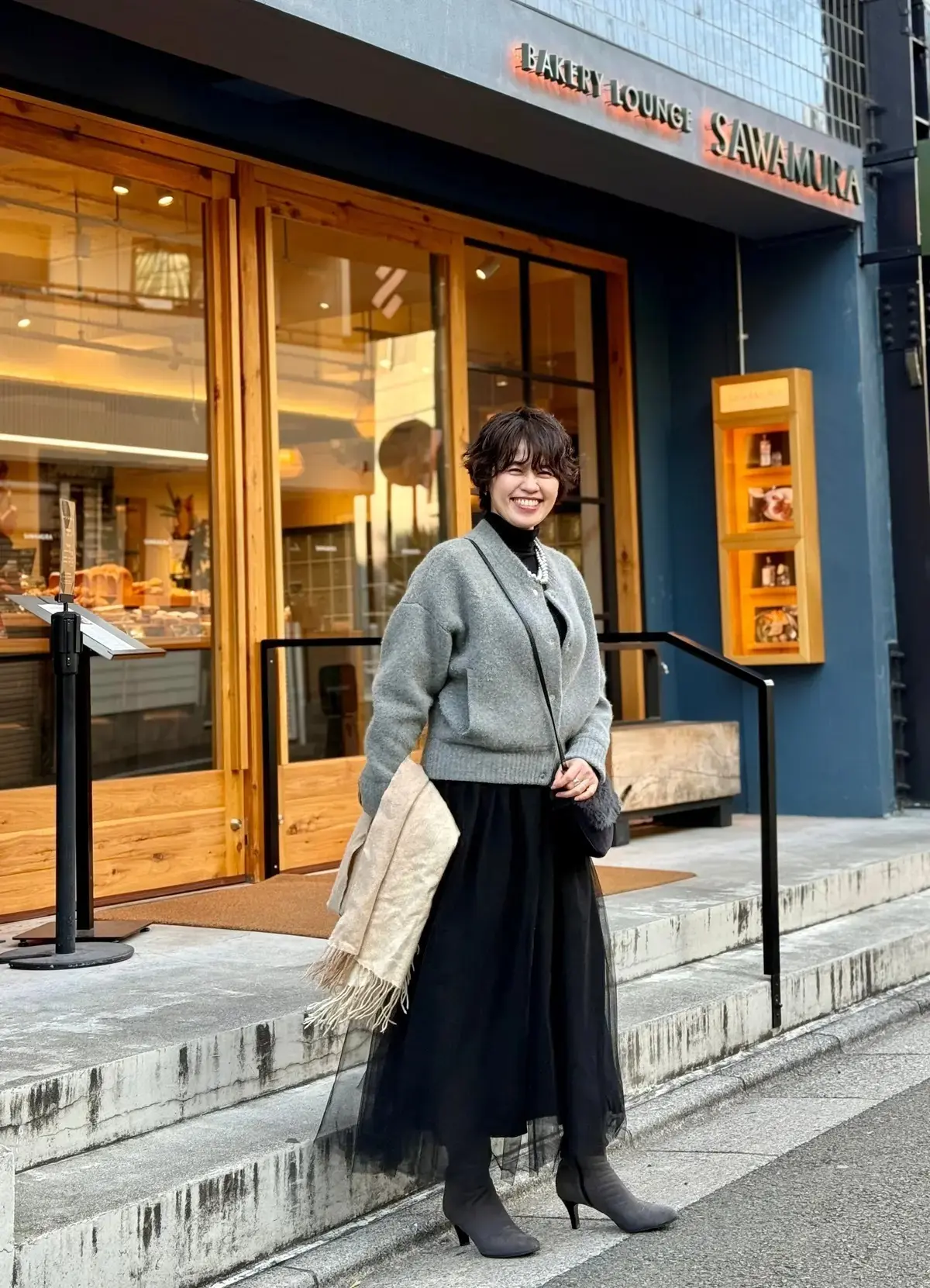  エクラ華組 水口宜子さん　グレーブーツ 黒のチュールスカート ニット