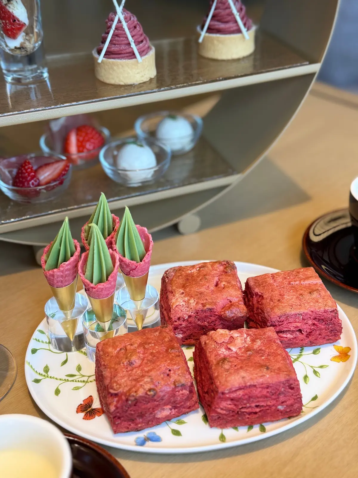 大阪　大阪ステーションホテル　いちご　いちごアフタヌーンティー　ストロベリーアフタヌーンティー　スイーツ　セイボリー　大阪カフェ　ホテルカフェ　ホテル時間　ホテルカフェ　ホテルグルメ