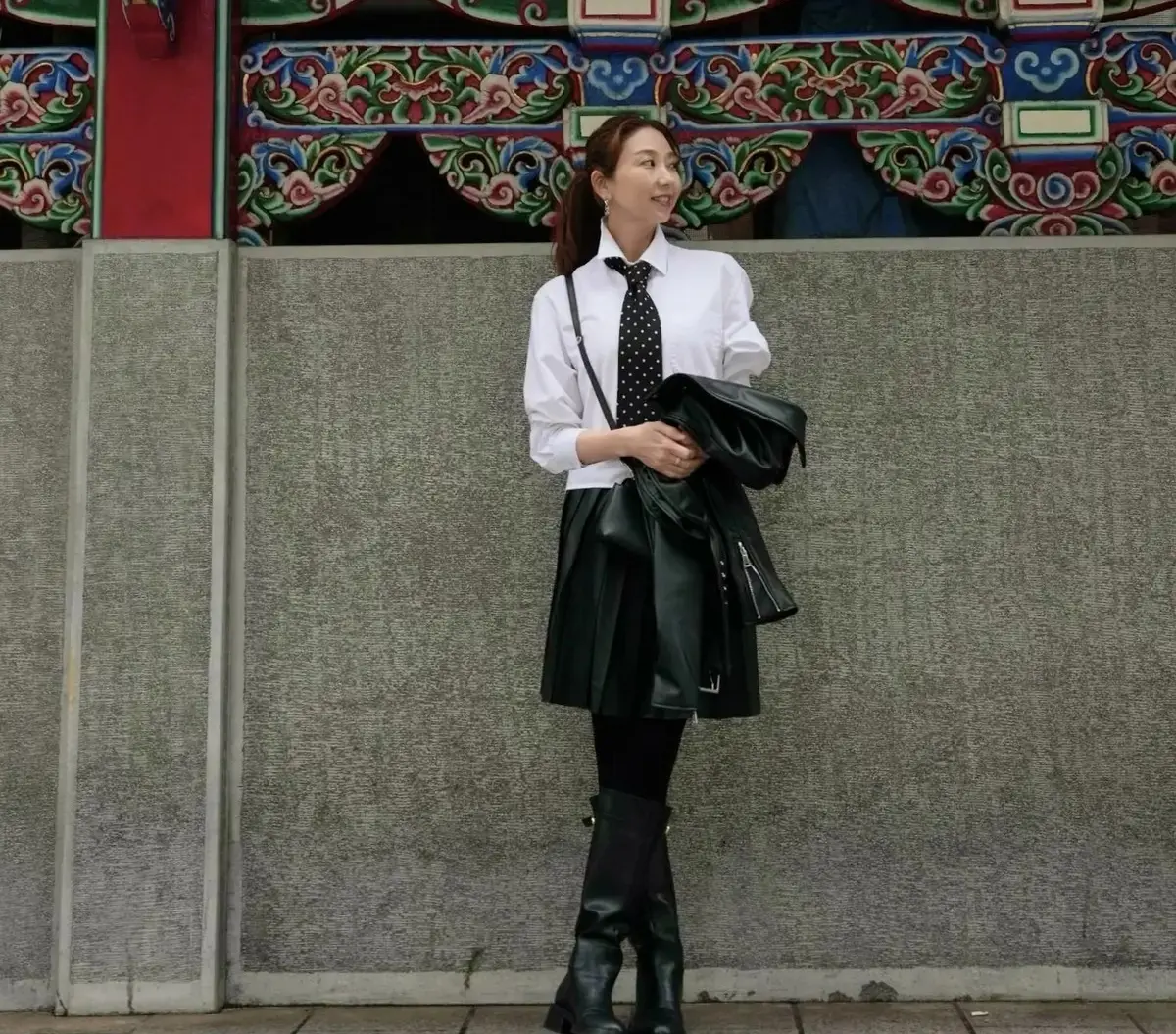 エクラ華組  法村麻起子さん シャツ　ユニクロ