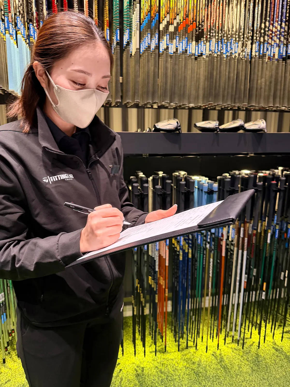 テーラーメイド フィッティングラボ トウキョウ　店員