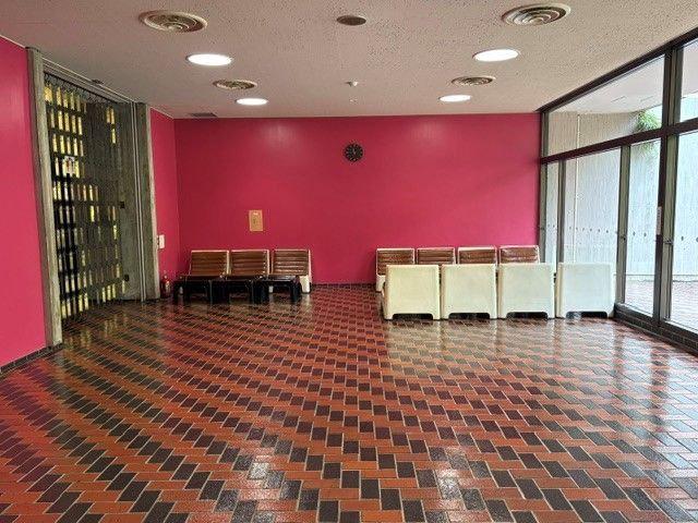 埼玉県立歴史と民俗の博物館　内観　新鮮な壁色