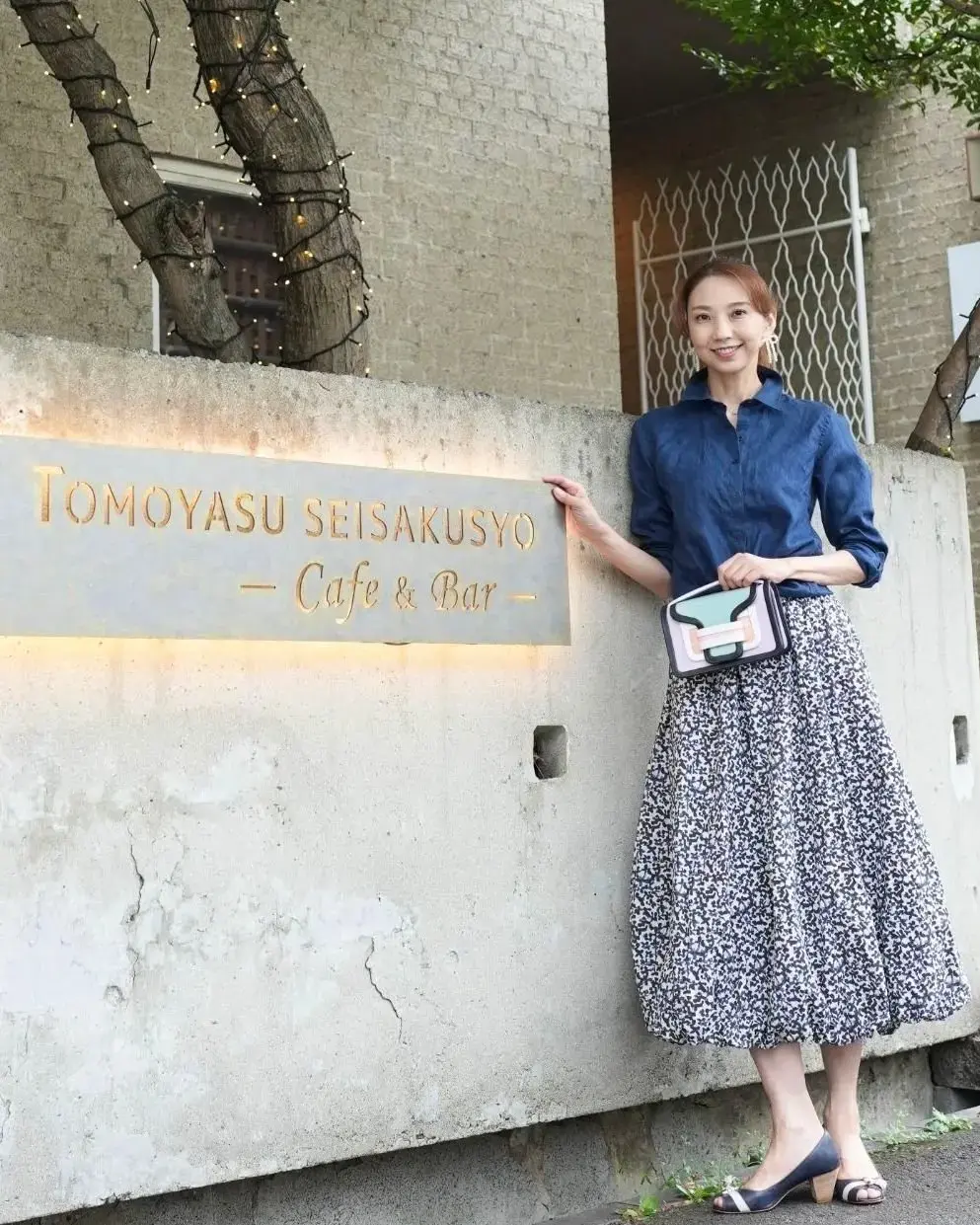 小花のプリントが可愛いバルーンスカート　秋コーデ
