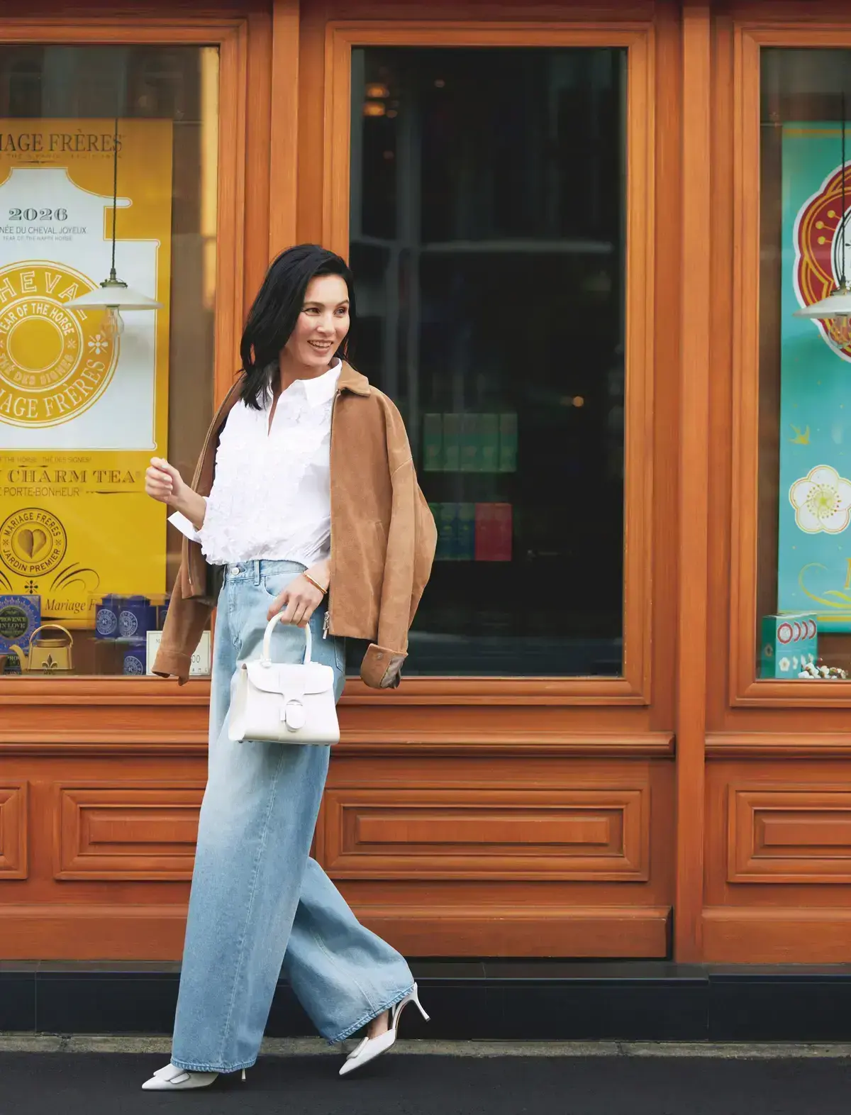 40代・50代のリュクスなデニムスタイル。ヴィンテージカラーのワイドデニムで上品春コーデ