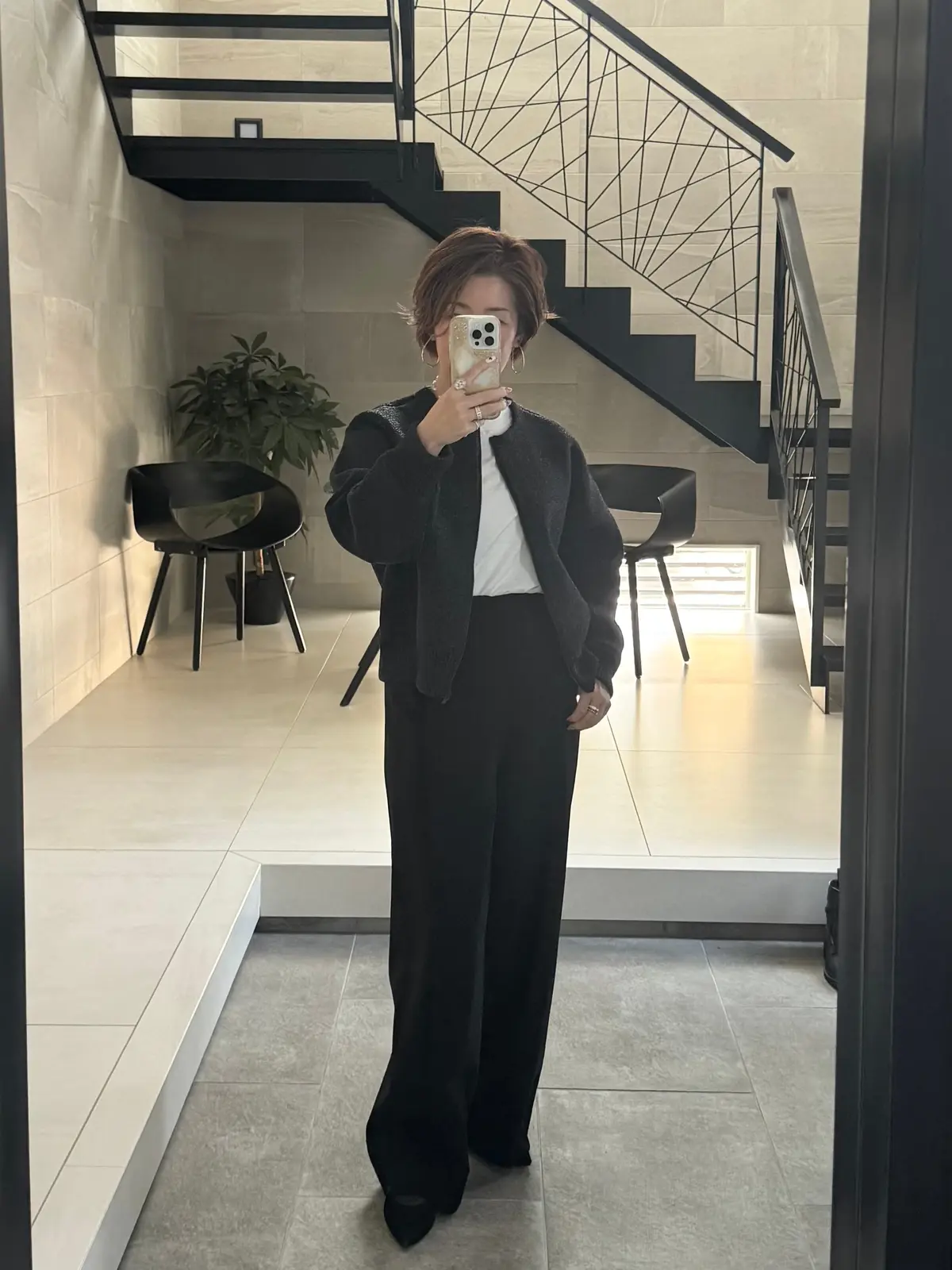 黒をメインにした帰省中の2コーデ｜梅田ラの画像_12