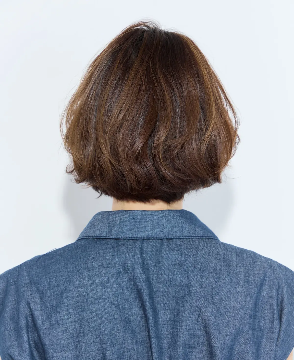 Webエクラ  後から見たボブヘアスタイル　40代 50代 髪型