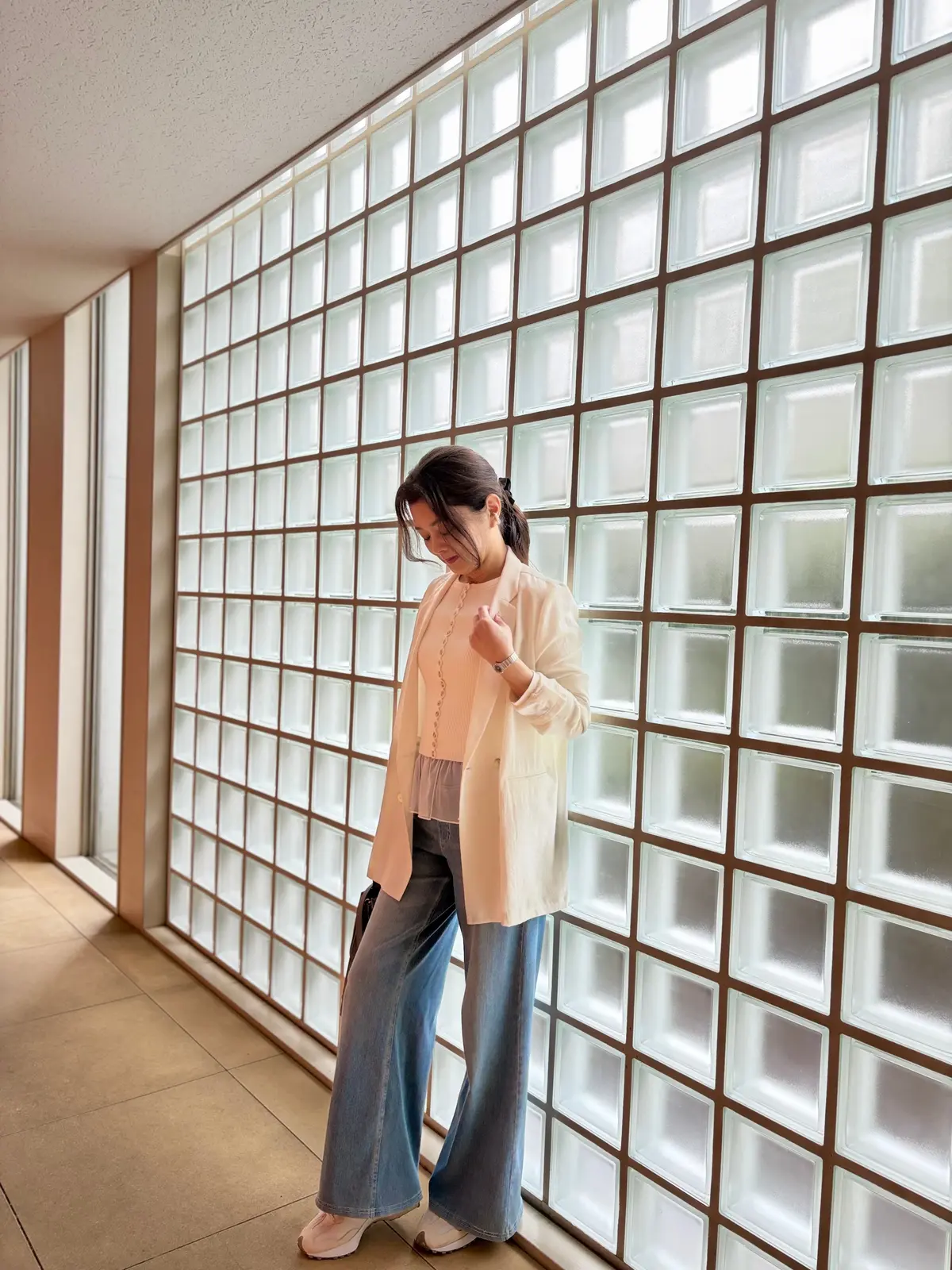 50代 デニムコーデ 春 GUペプラムトップス ニューバランス327 大人カジュアル 全身コーデ