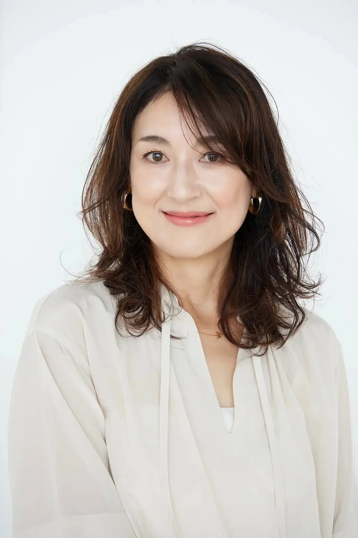 ふんわり感で印象アップ！50代のための「セミロング＆ロングヘア」25選