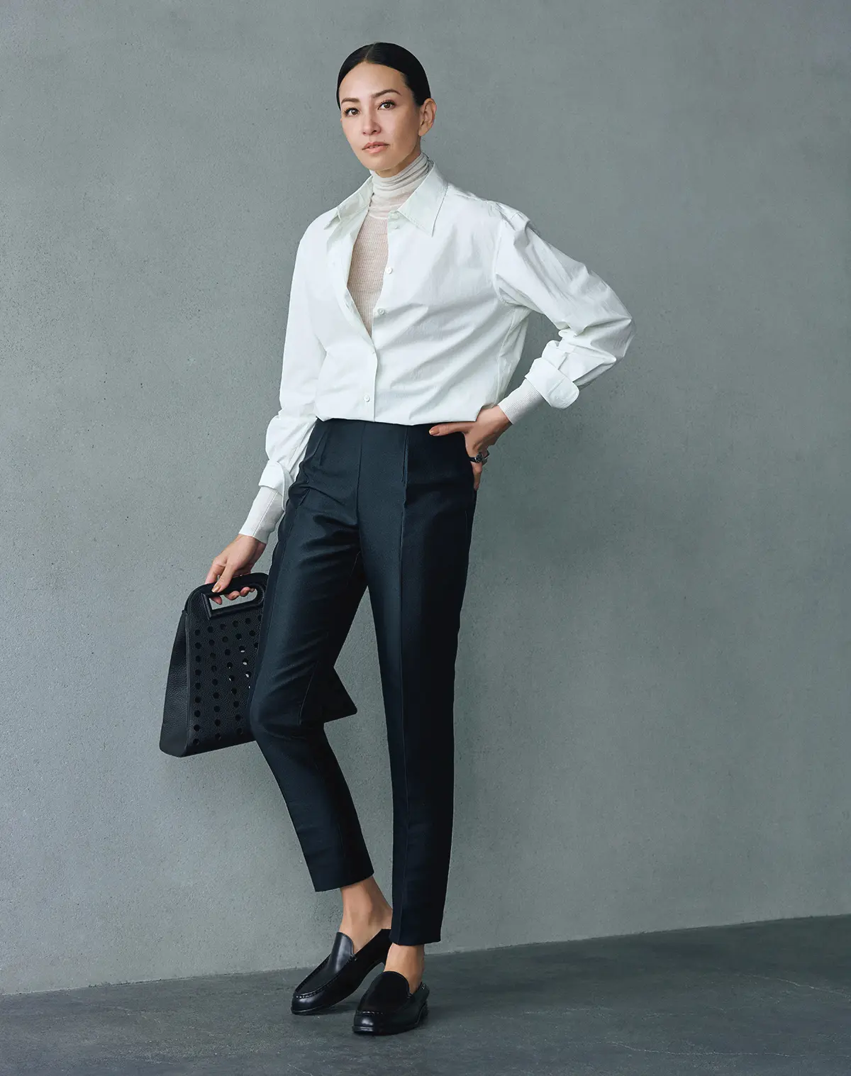 大人の投資のしどころは、 最上質素材の美脚パンツ