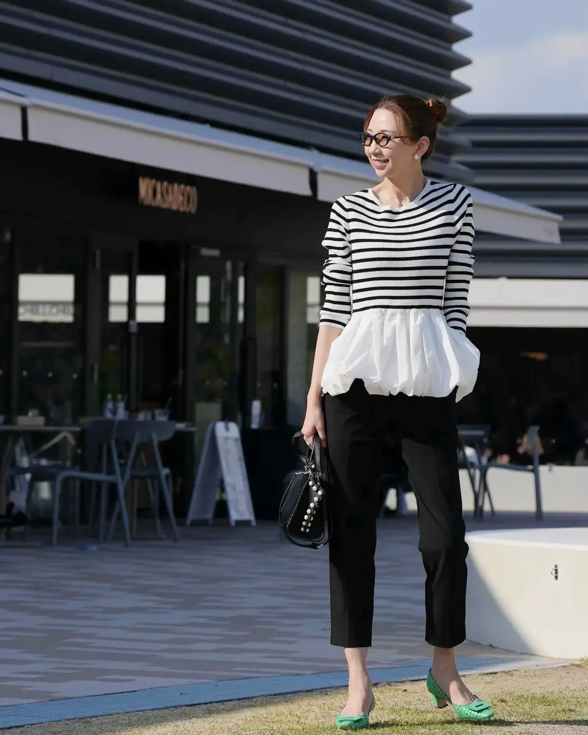 UNIQLOのスマートアンクルパンツ　ストライプ