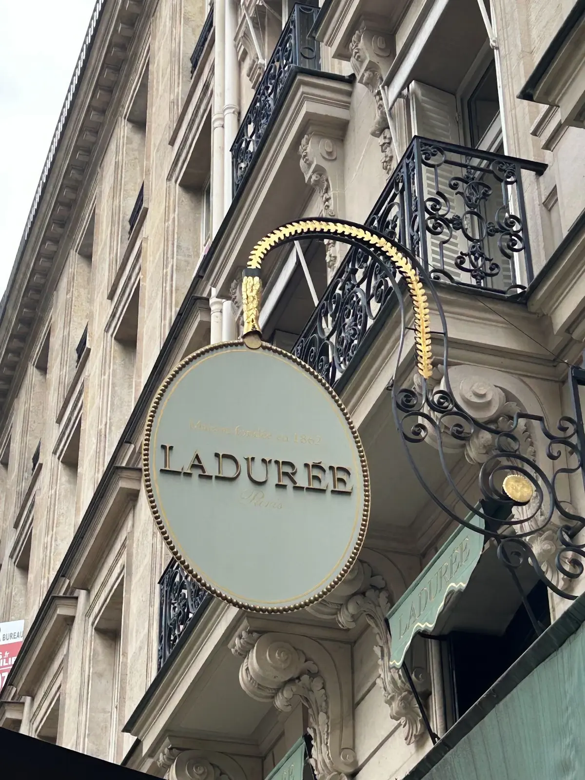Ladurée, Ladurée, Ladurée ! 何度訪れても心惹かれるパリ・ラデュレ