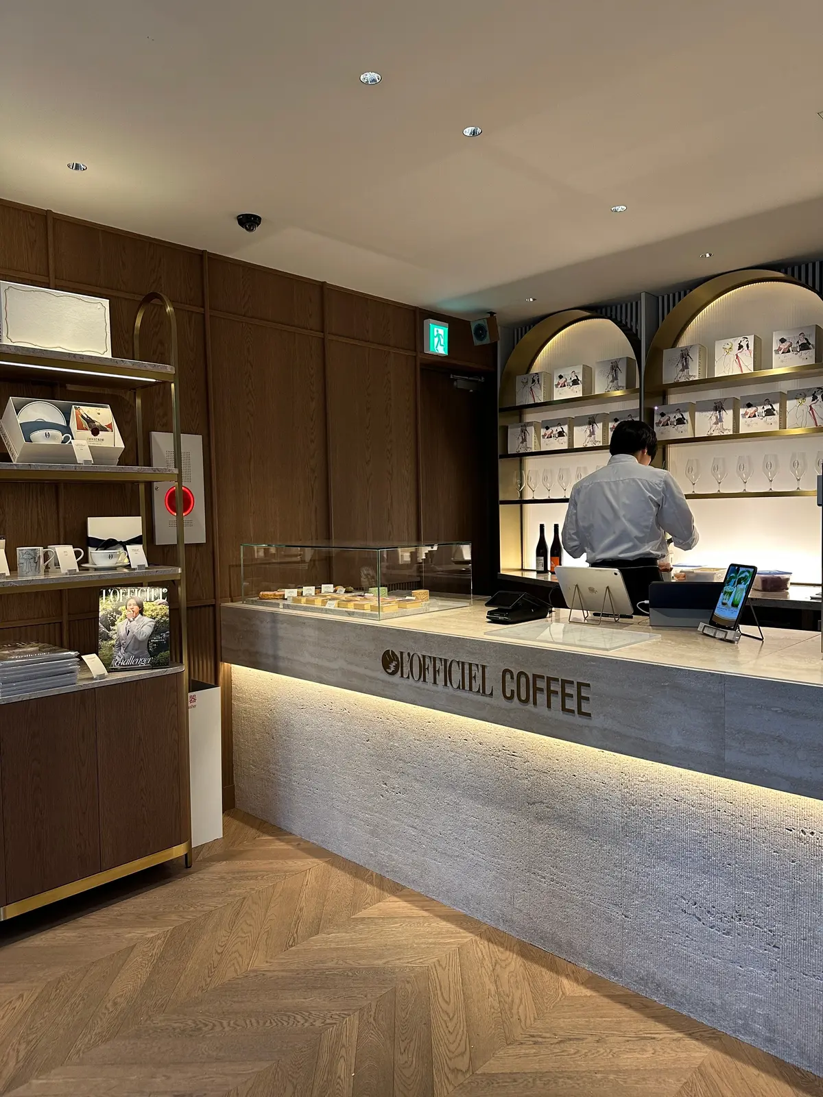 L'OFFICIEL COFFEE　フランス　ファッション誌　世界初　芦沢啓治　コンセプトカフェ