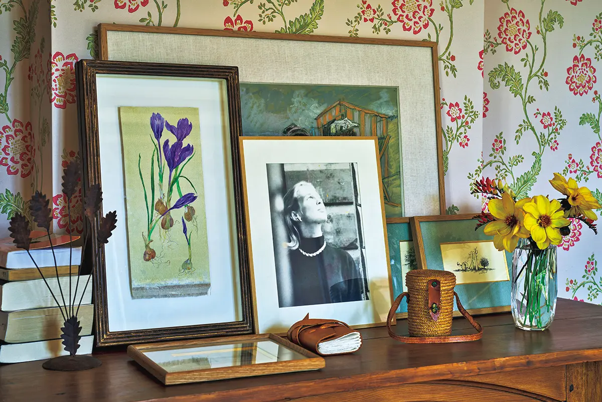 暖炉の上のディスプレイ。