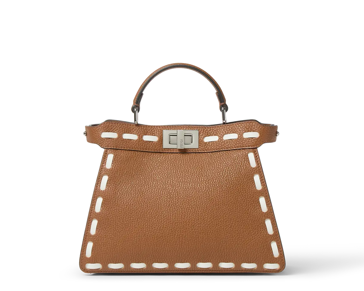 FENDI セレリア 革手縫いステッチタイトSK42号　微パールベージュオレンジ マキシステッチが美しいコントラストを描く。フェンディ「セレリア