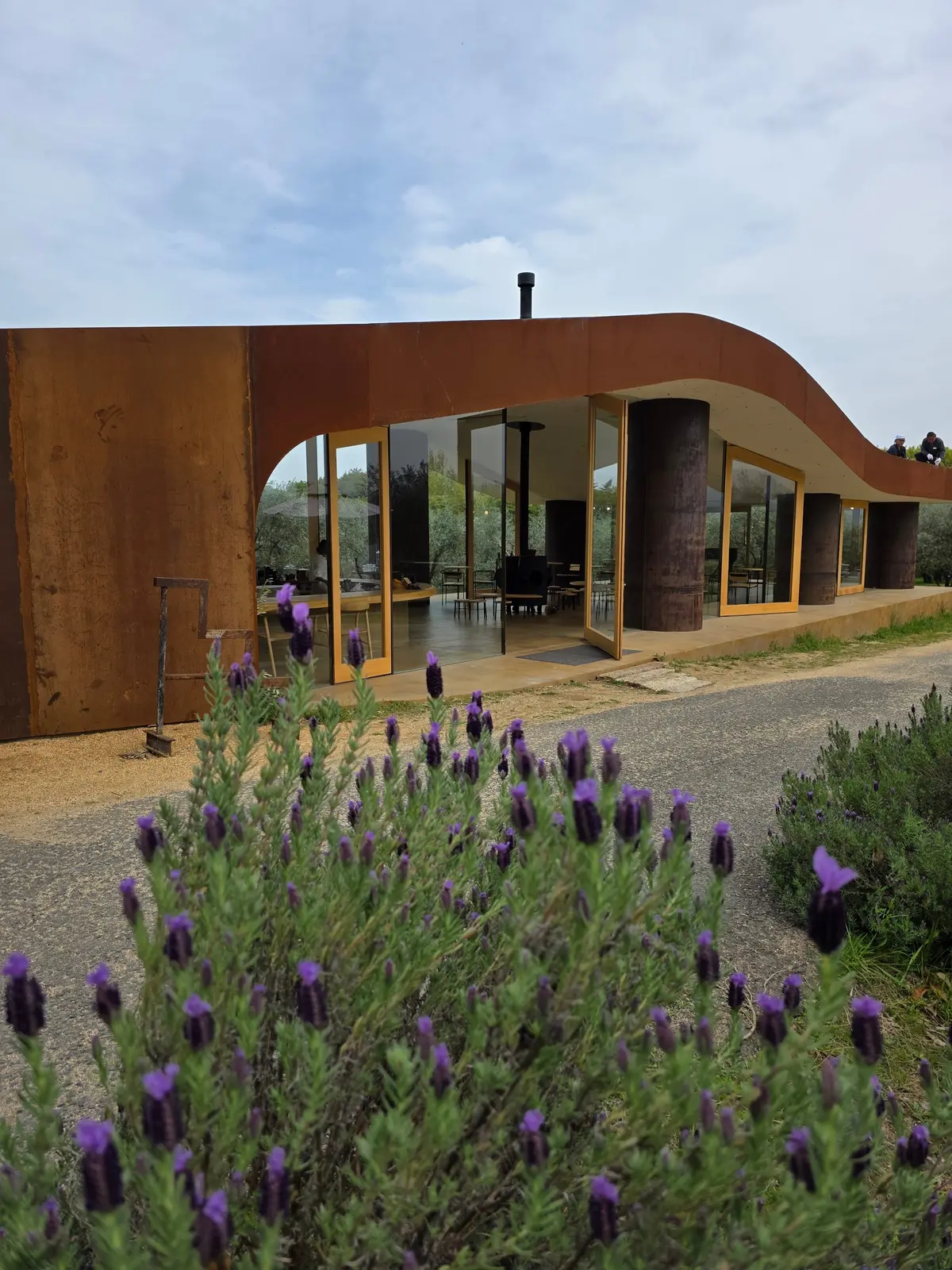 オリーブ園の素敵なカフェの画像_2