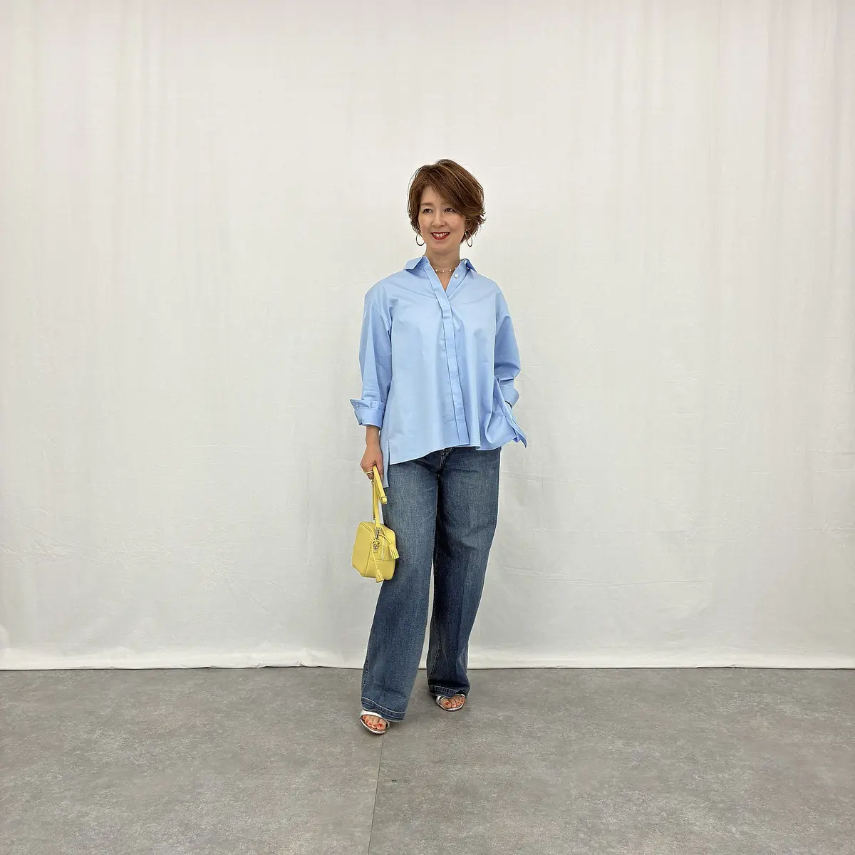 drawell for E by eclat フレアシャツ ￥25,300 を着用した華組・根本有加里さん