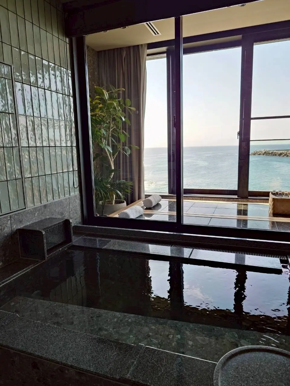 ふふ城ヶ島　湖風のしらべ