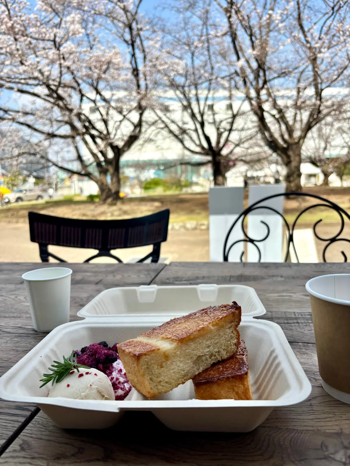 春を満喫。綺麗な桜を眺めながら食べられるの画像_2