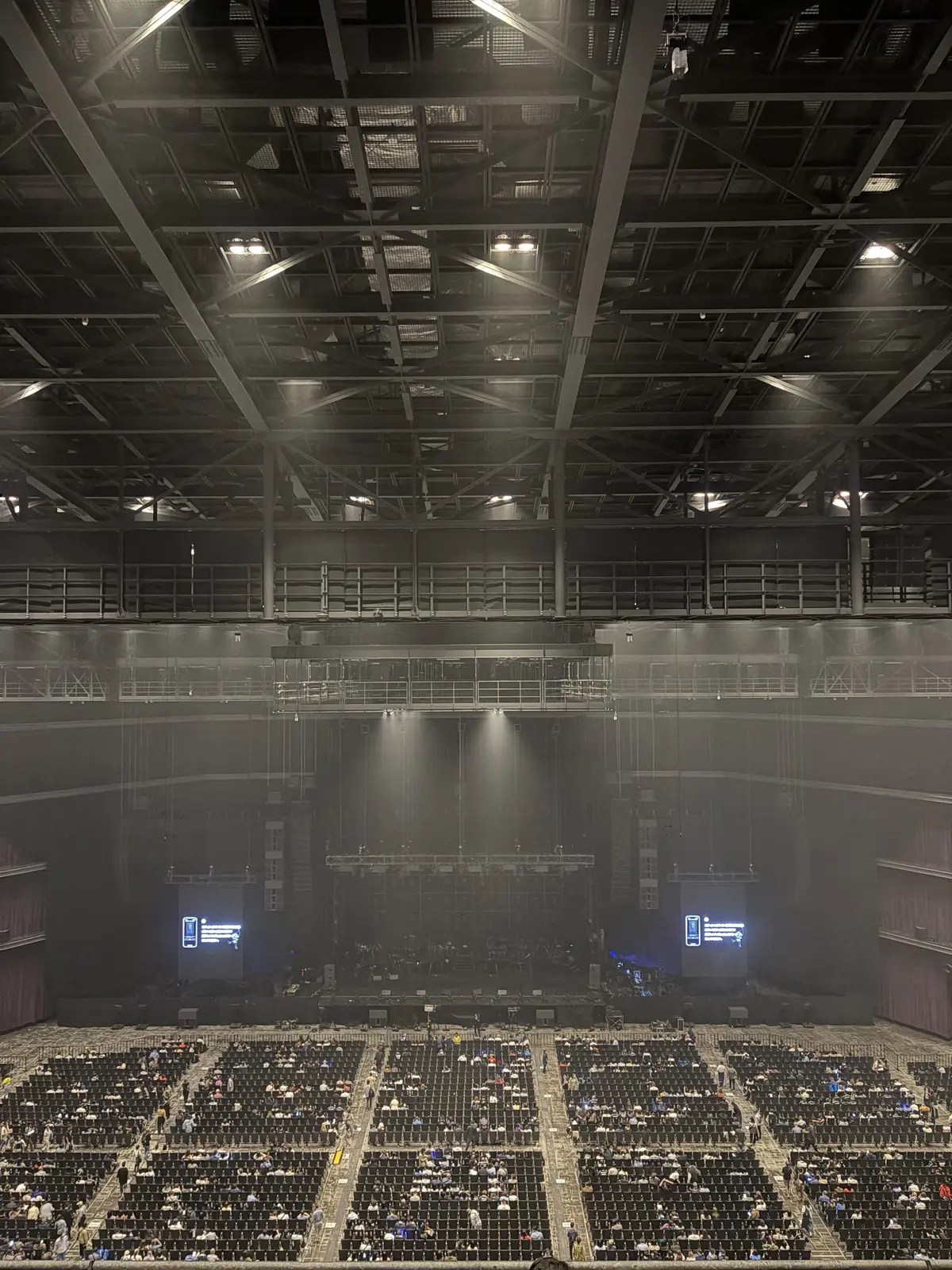 開演前のKアリーナ横浜のライブ会場内観