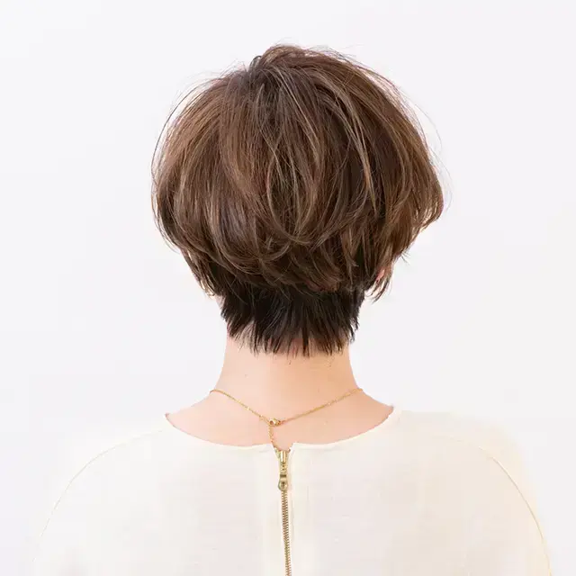 グラデーションカットで華やかショート