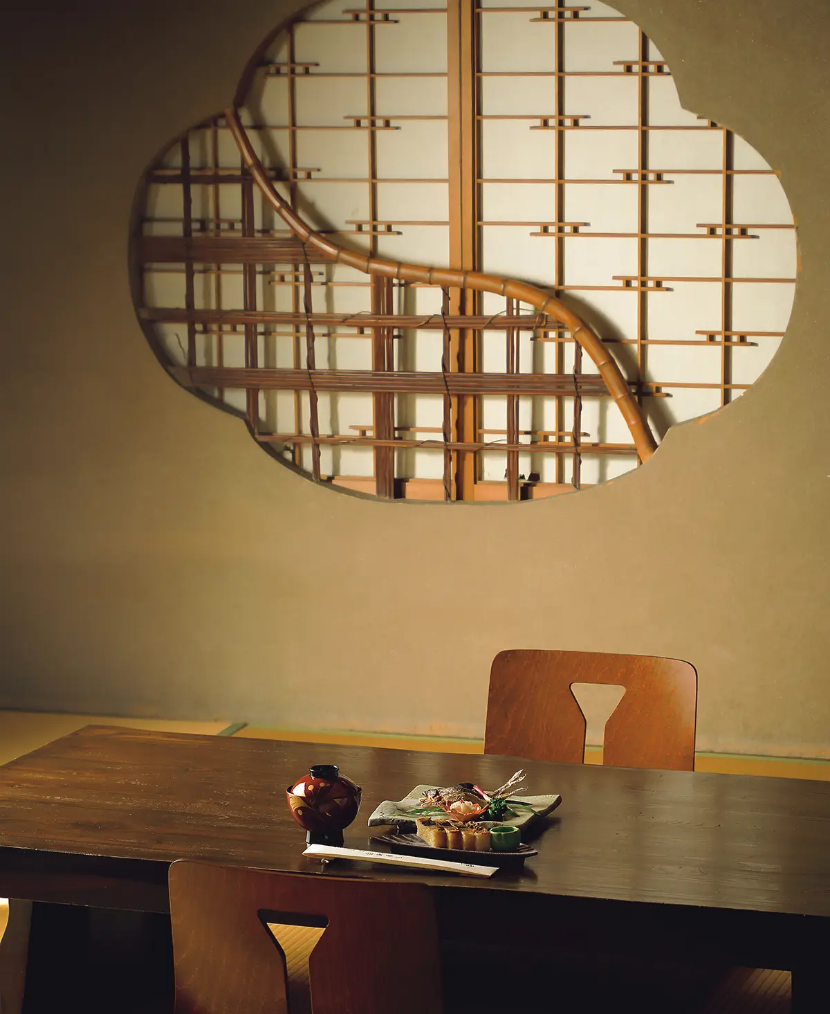 日本最古の鮨、鮎の熟れ鮨 発祥の店。平安末期にさか のぼる希少な存在