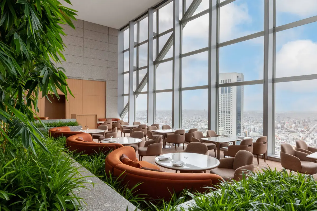 アフタヌーンティー　パークハイアット東京　ピークラウンジ　内観