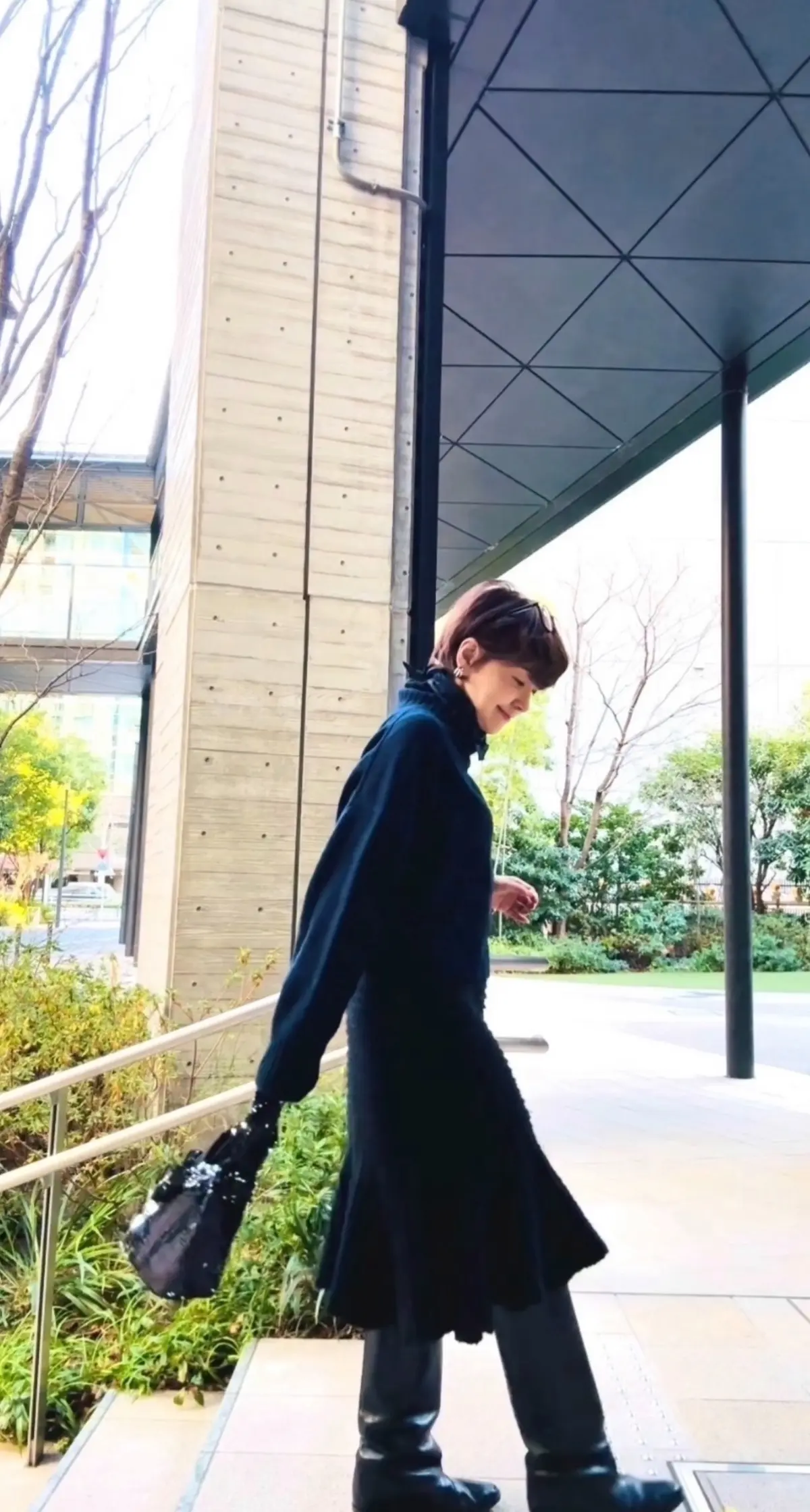 季節を楽しむ大人のおしゃれお出かけコーデの画像_4