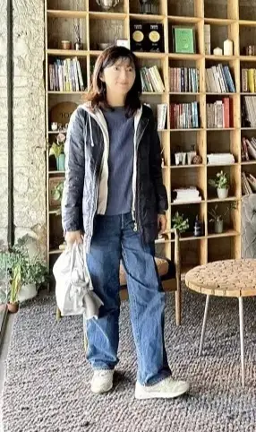 【ユニクロ パンツ・フーディ愛用】エクラ華組  山口理江さん ネイビー×ホワイトコーデ　ユニクロ　パンツ　フーディ