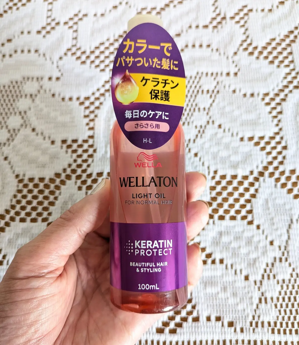 ウェラ TON（トン）のケラチン保護オイル2本セット。左はリッチオイル（しっとり用）、右はライトオイル（さらさら用）。ピンクと黄色のボトルで、それぞれ100ml。