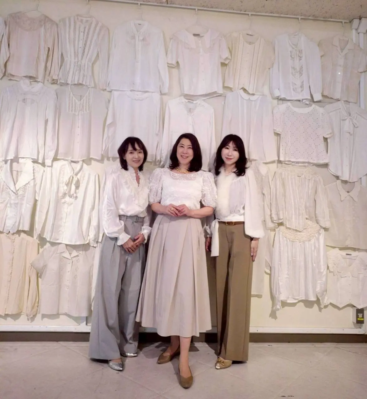 「着て、見て、触れて。ブラウス展」に参加したJマダム3人