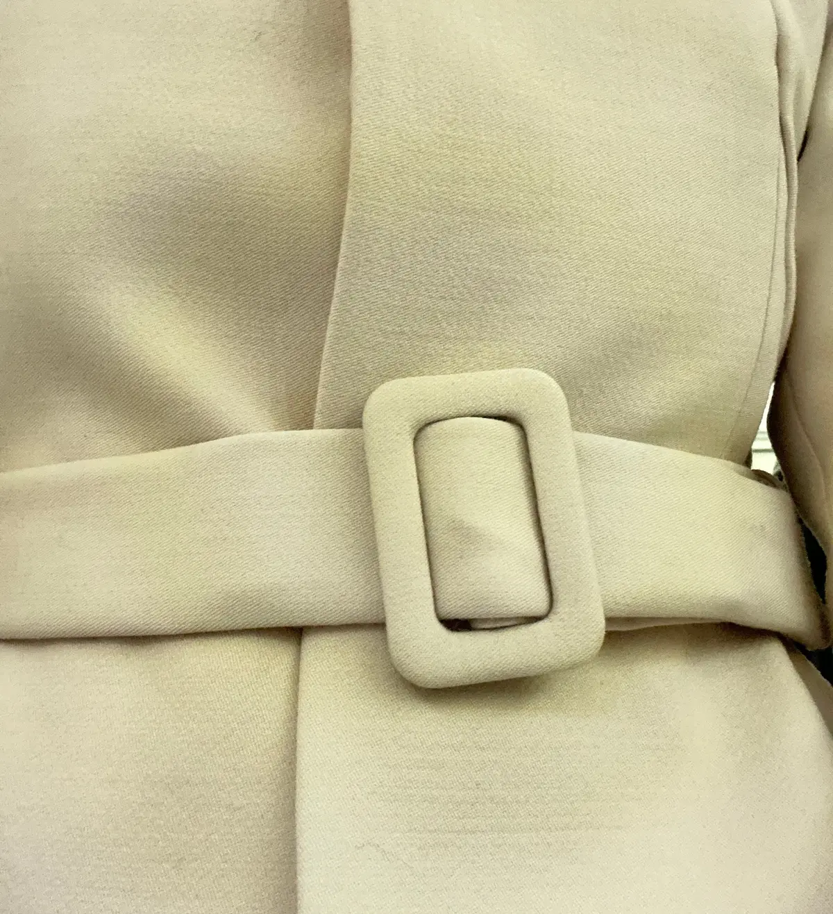 エクラ 華組　山口さん　スーツスタイル　お気に入りポイント　ベルテッド　ウエストマーク