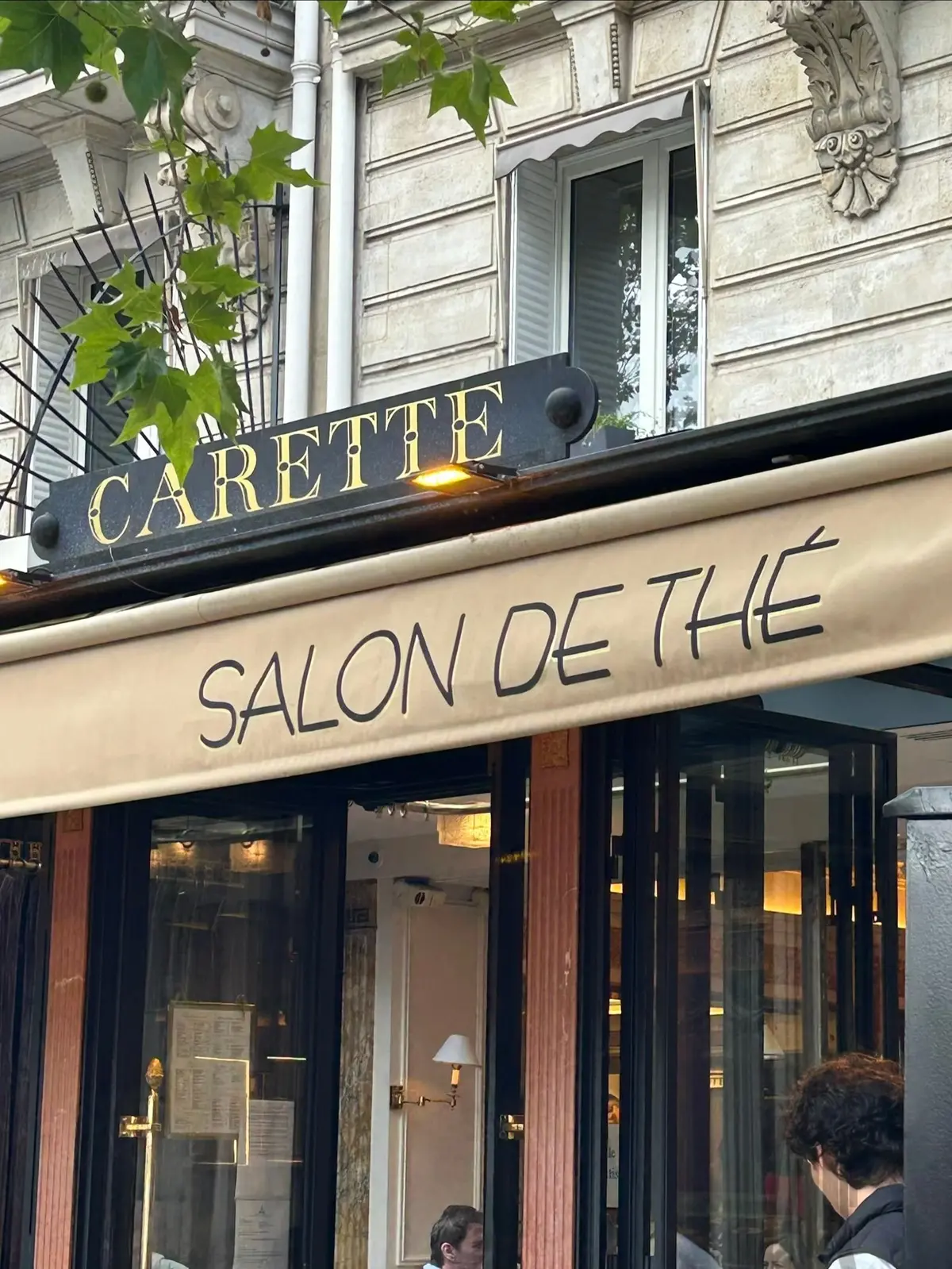 CARETTE paris エッフェル塔　の見えるカフェ　カレット