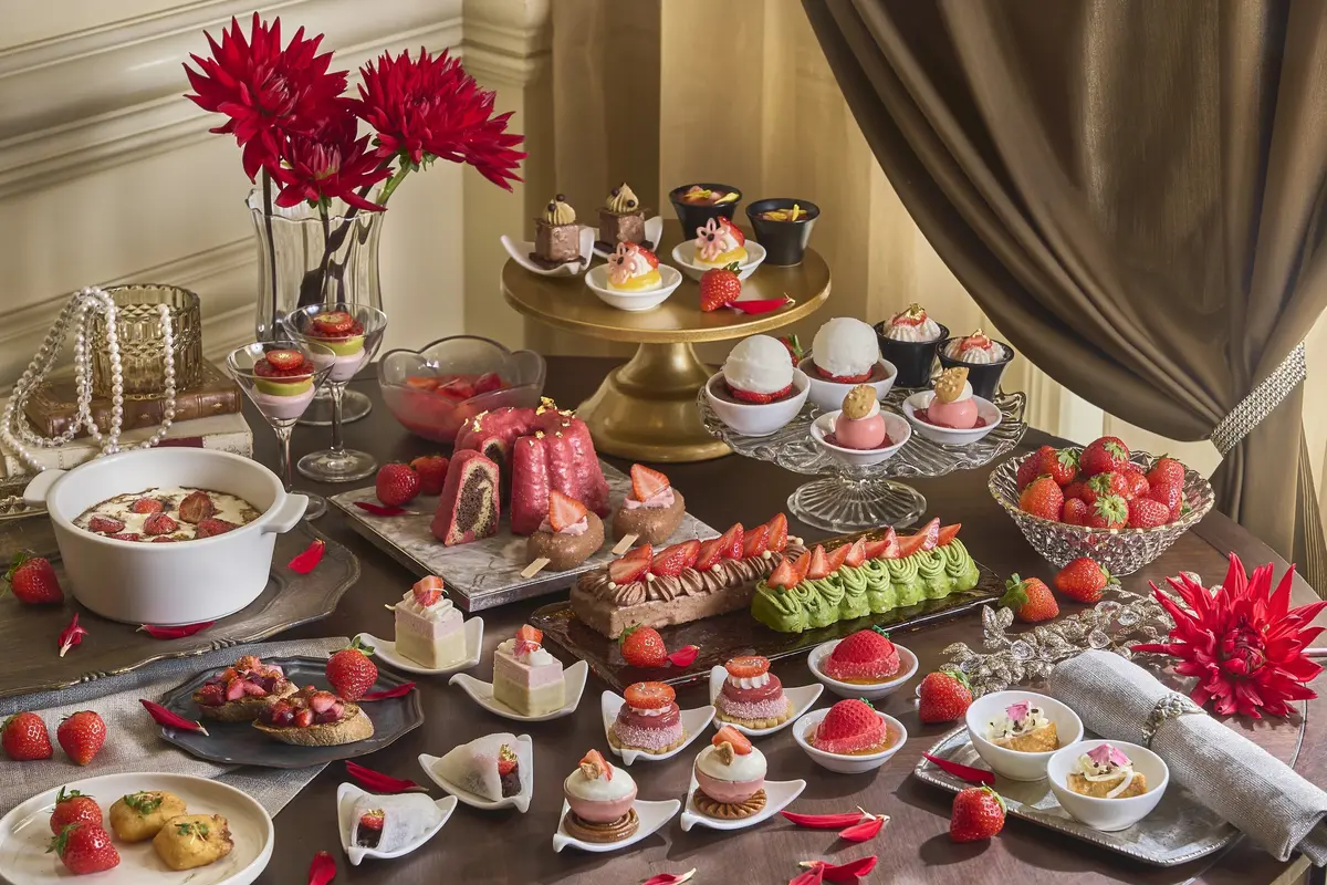アフタヌーンティー　リッツ・カールトン大阪 ザ・ロビーラウンジ ストロベリーアフタヌーンティー
