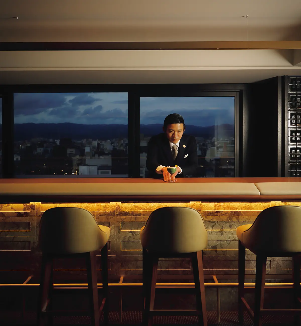 比叡山を望む 「オールドインペリアルバー」