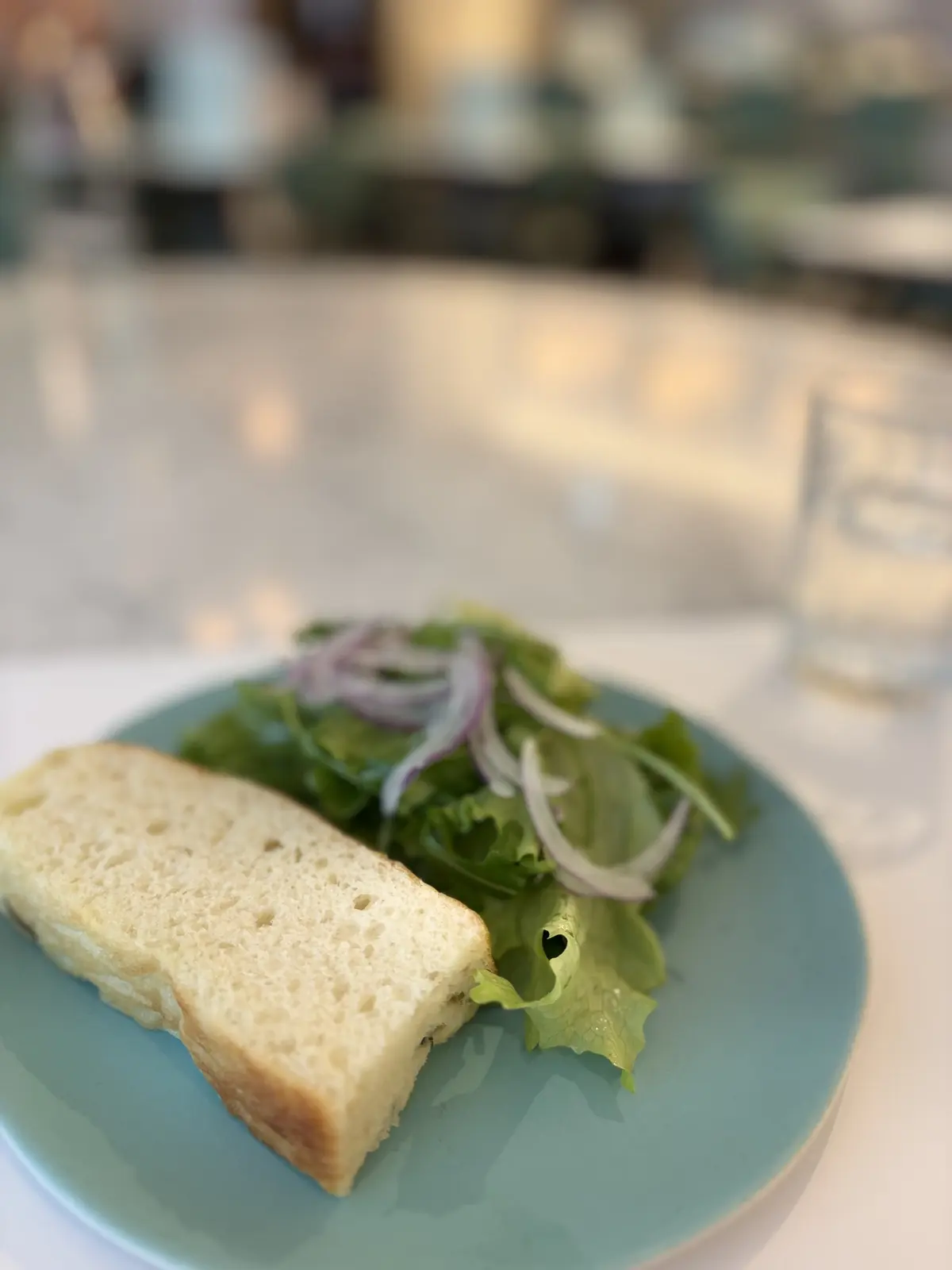 表参道 リナストアズ LINA STORES ランチ サラダ フォカッチャ カジュアル 女子会