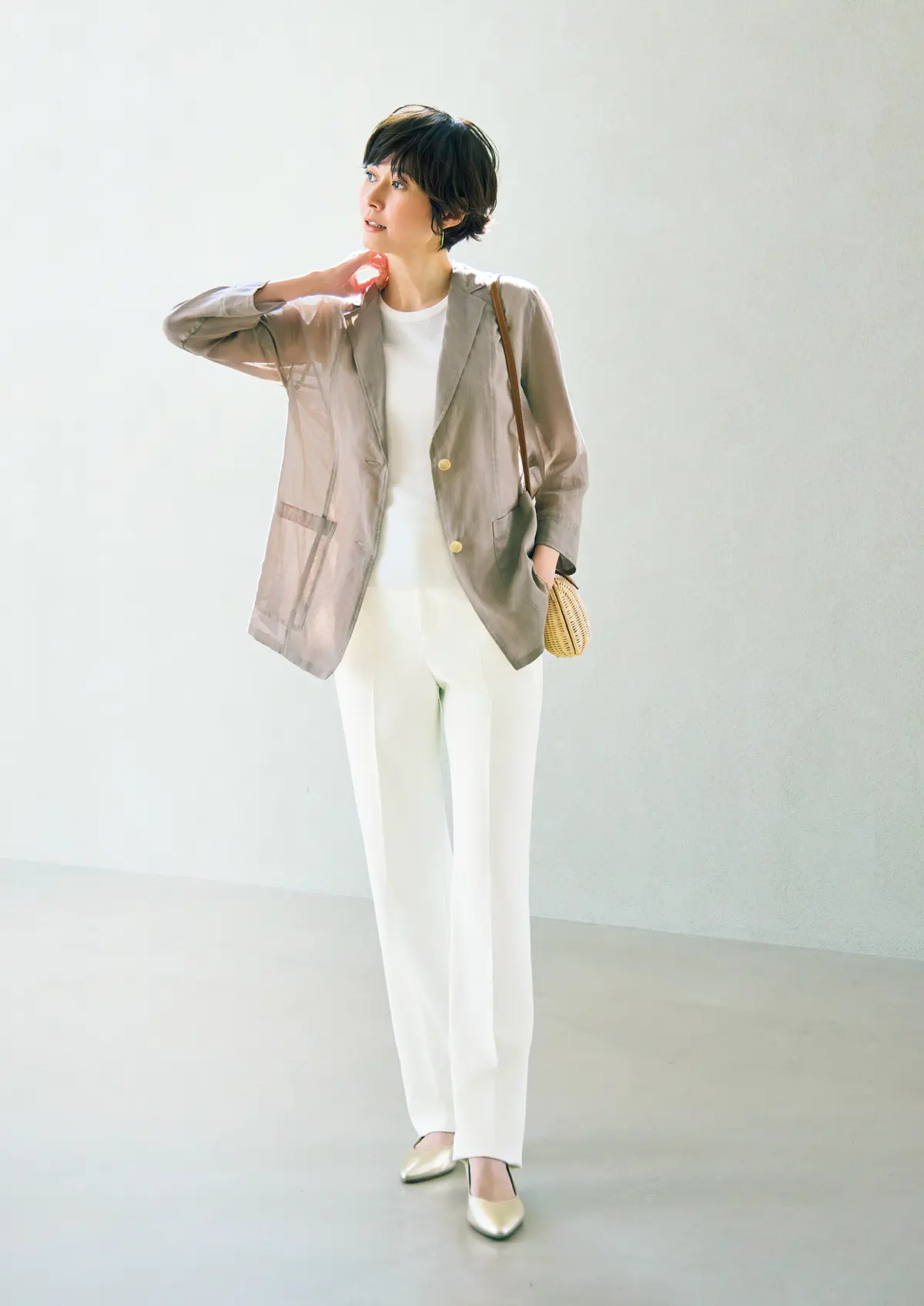 シアーなジャケットと接触冷感パンツで暑い日も凛と美しく