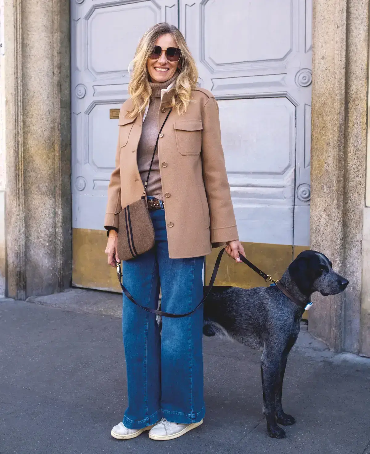 カジュアルなアイテムも品よく。ミラノマダムの「デニムコーデ」【海外ファッションSNAP】