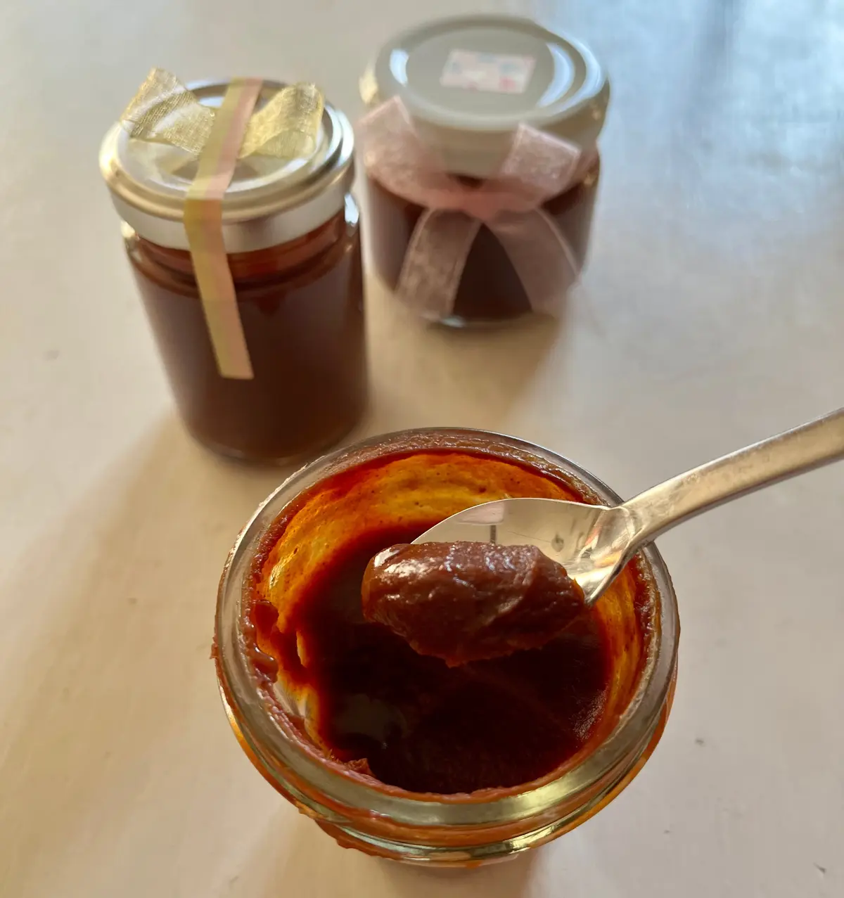 チョコキャラメルのジャムと瓶