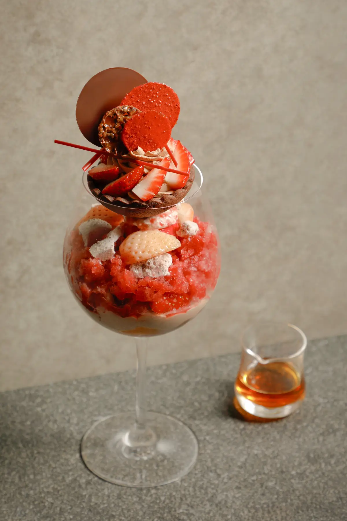 アフタヌーンティー　アマン東京 ザ・ラウンジbyアマン ストロベリーパルフェ