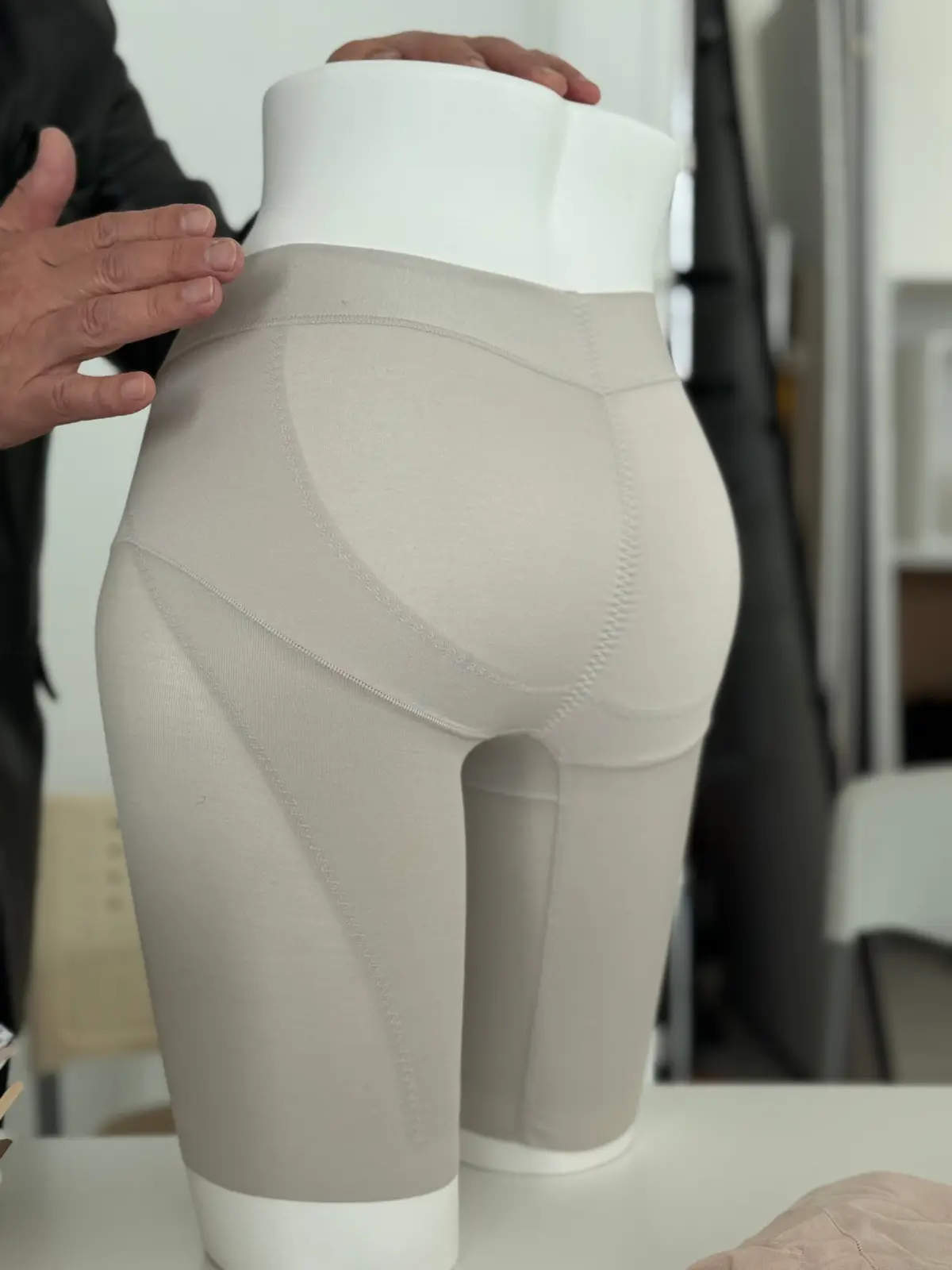 BRADELIS New York　ブラデリスニューヨーク　eclat　エクラプレミアム　ガードル　スタイルアップ