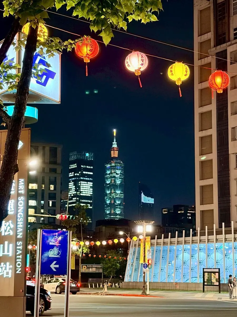 遠くに見える台北101