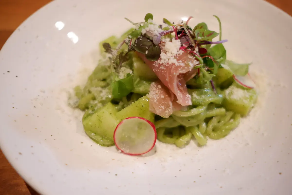 じゃがいもと生ハムのジェノベーゼパスタ
