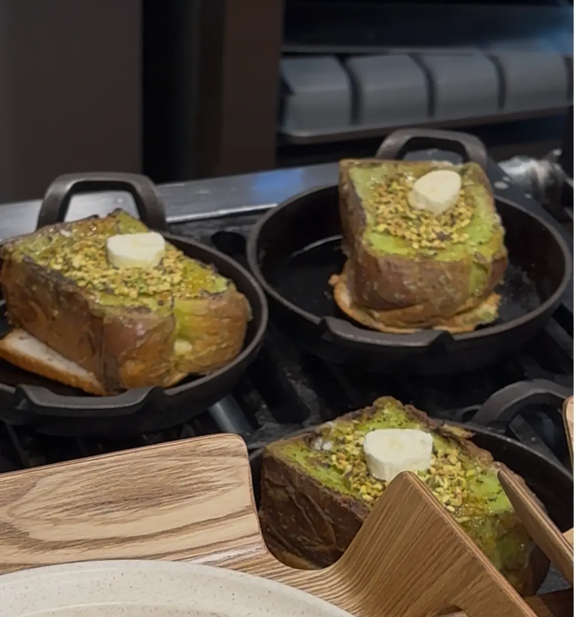 StandardBread スタンダードブレッド 狎鴎亭 テテ ピスタチオフレンチトースト 朝活 韓国 カフェ ベーカリー