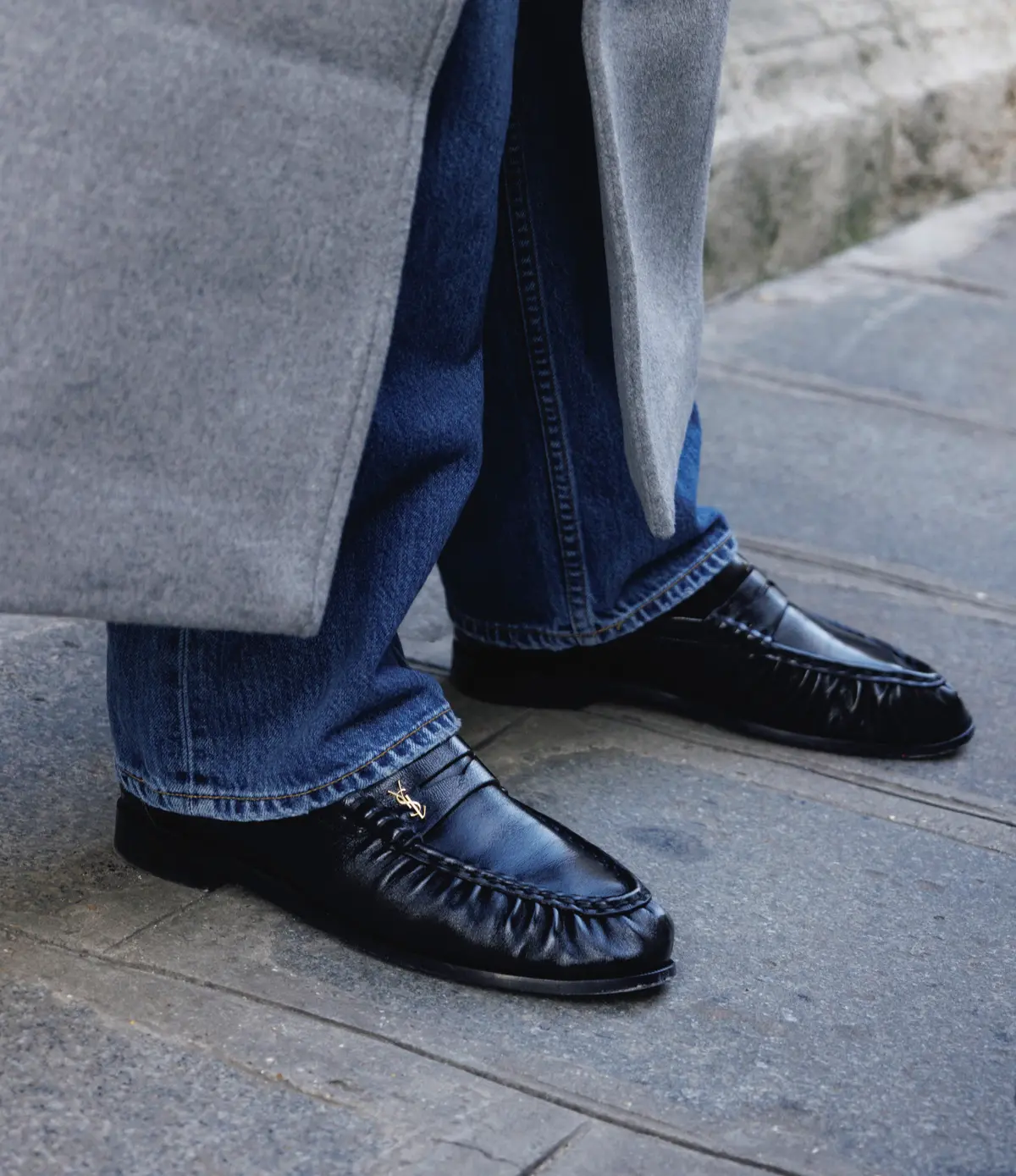 品格ある黒ローファーコーデ【海外ファッションSNAP】ハンナ（モデル／パリ