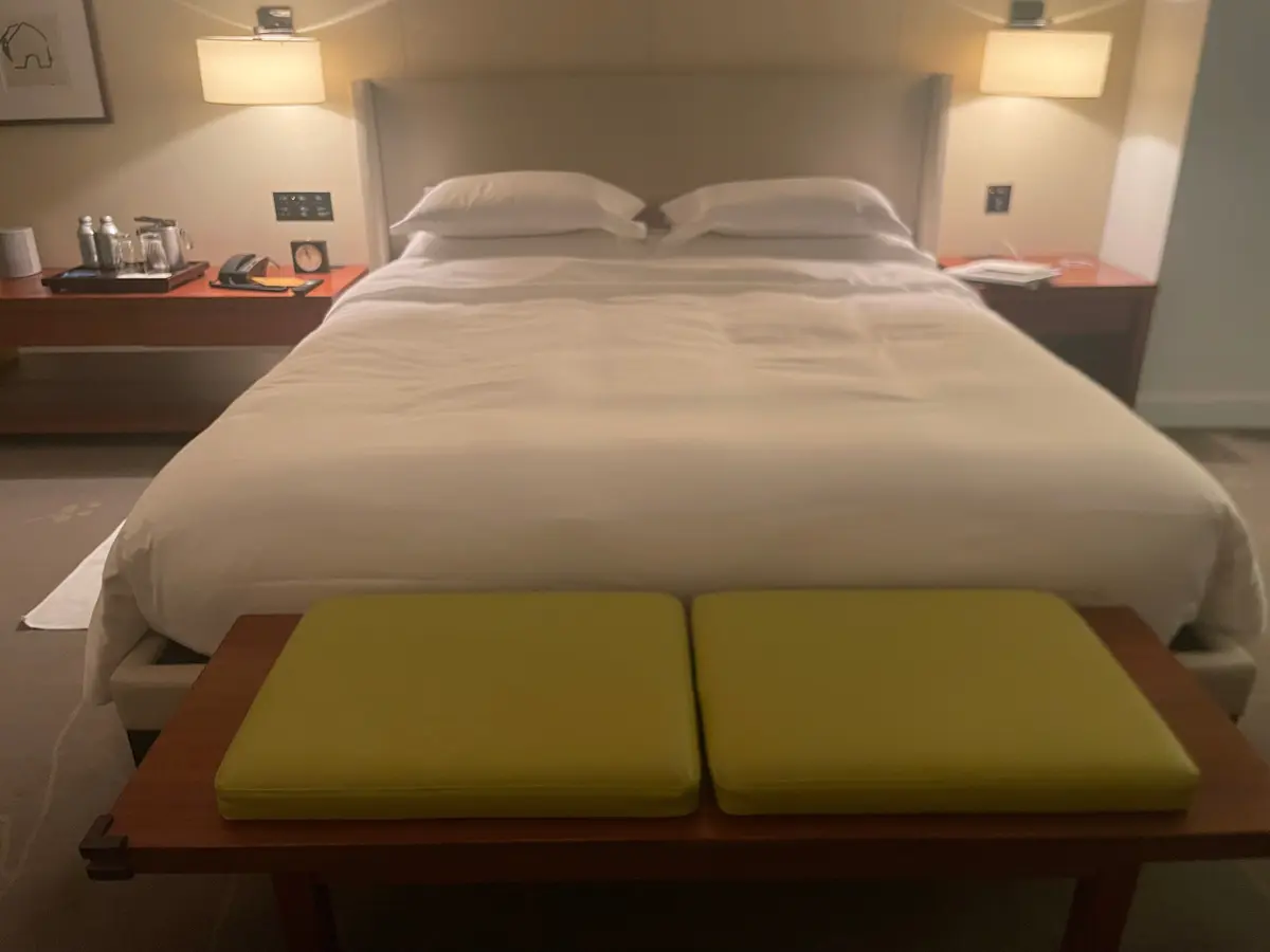 パレスホテル　客室　ベッド