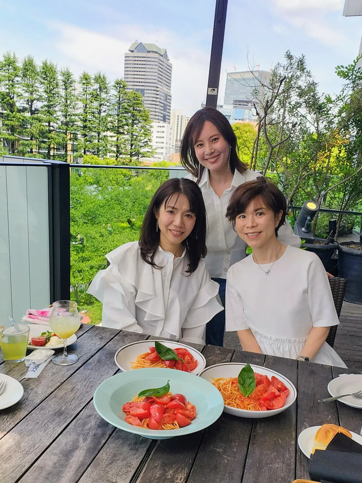 東京ミッドタウン、テラス席、テラスランチ、イタリアン、パスタ、40代ファッション、骨格ストレート、六本木