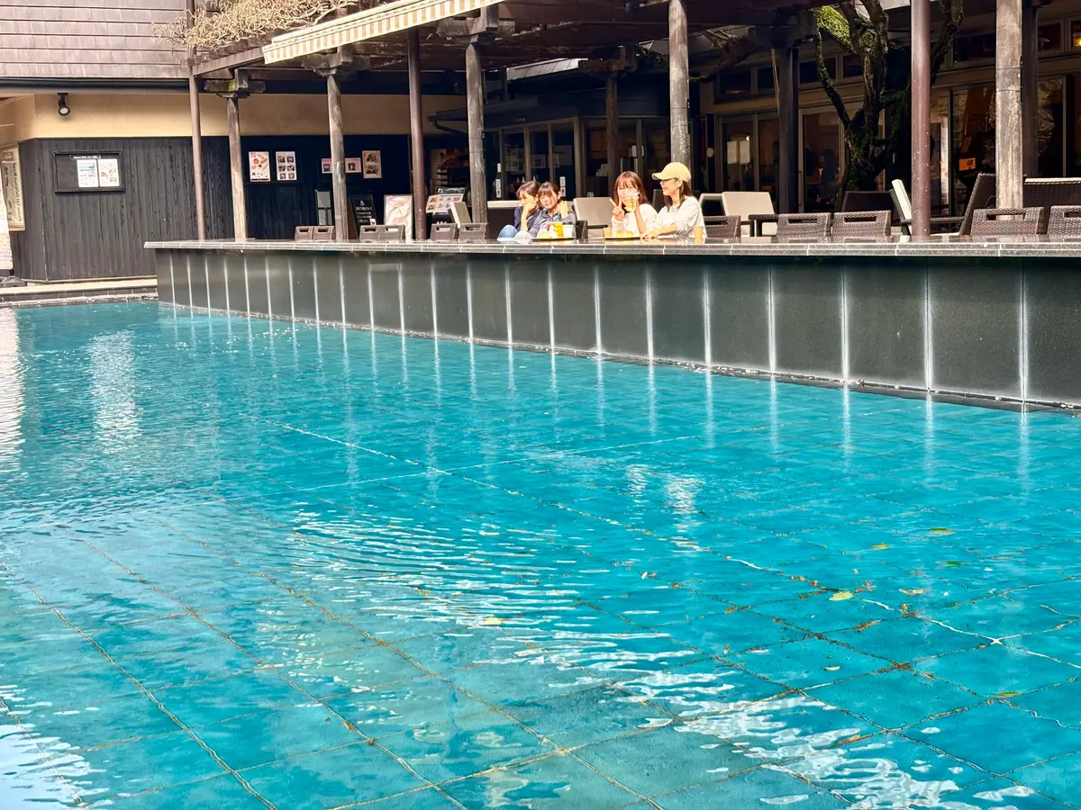 足湯に入りながら美味しいパンが食べられるの画像_8