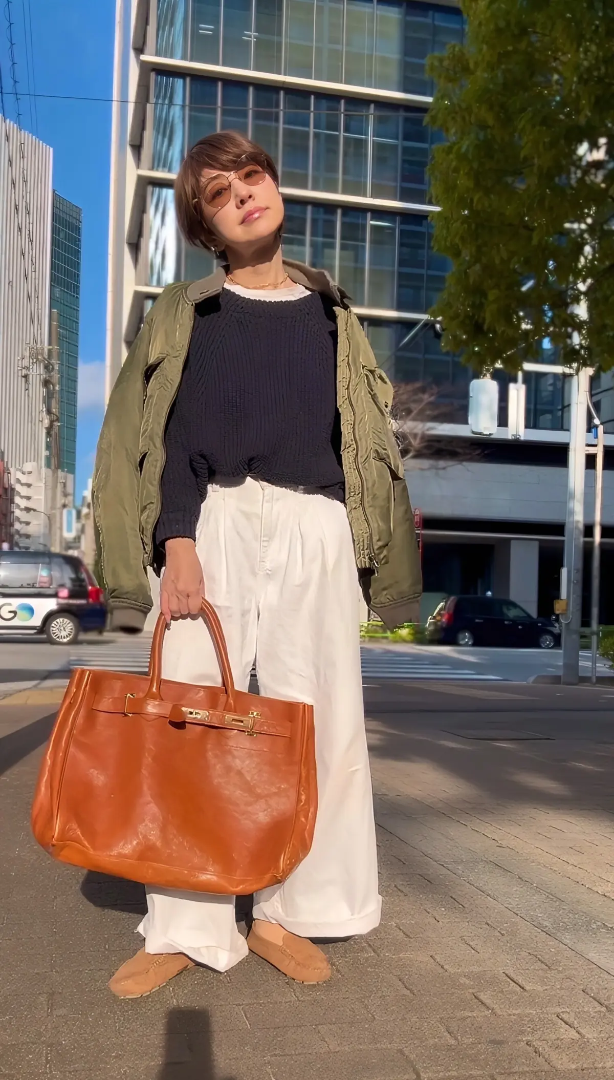 ベーシックカラーで彩る大人の春コーデの画像_5