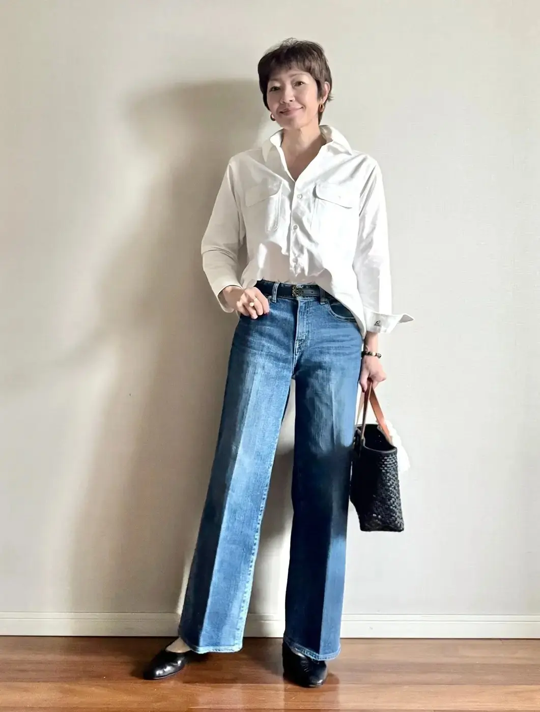細谷奈弓さん　デニム　シャツ